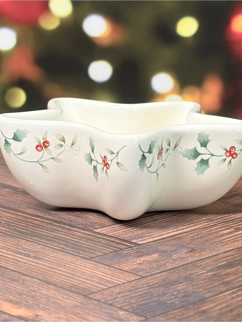 Pfaltzgraff Winterberry Star Shaped Serving Bowl Christmas Holly Dish